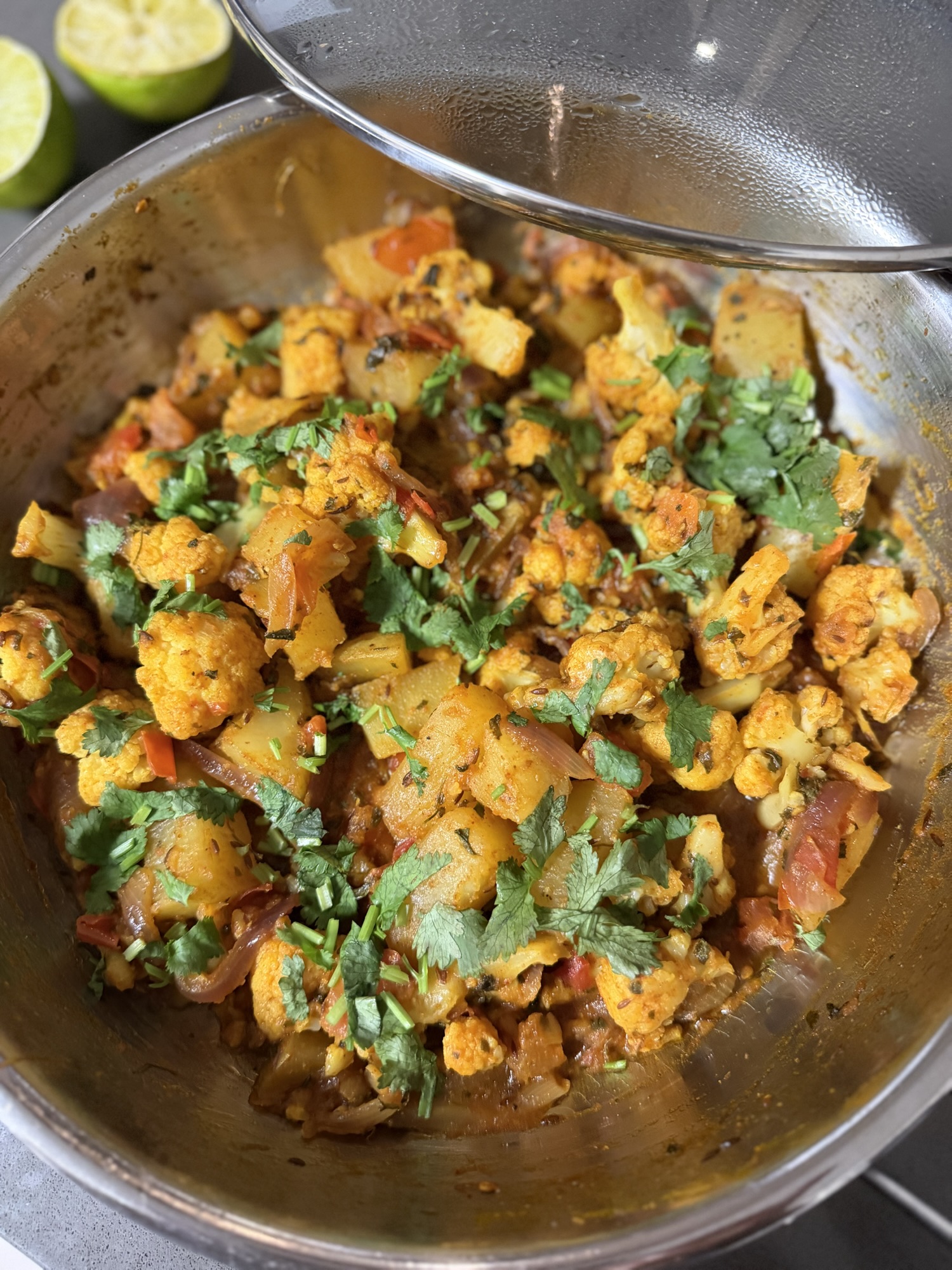 Aloo Gobi Curry (Cauliflower Potato Stir-fry)